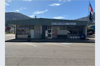 133 SE 2nd St, Canyonville, OR 97417 - Photo 1