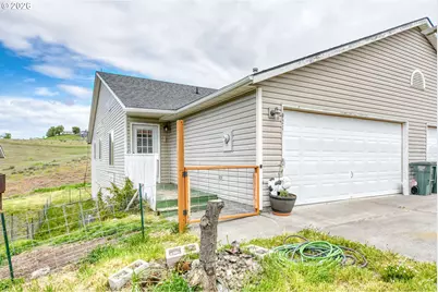 921 SW Nye Ave, Pendleton, OR 97801 - Photo 1