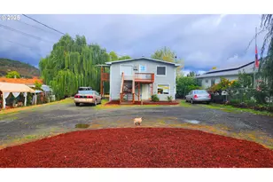 260 Pleasant Ave, Roseburg, OR 97470 - Photo 1