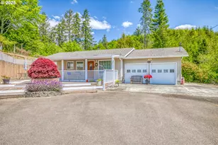 946 E 9th Pl, Coquille, OR 97423 - Photo 1