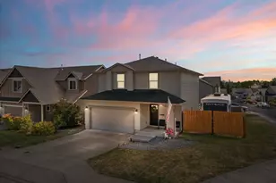 907 E 16th St, Lafayette, OR 97127 - Photo 1