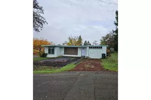 104 SE 8th St, Oakland, OR 97462 - Photo 1