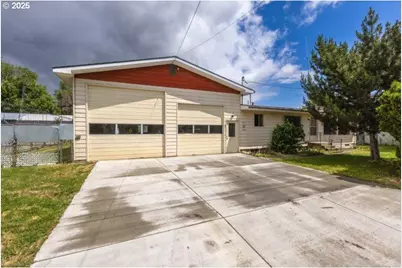 2107 Cove Ave, La Grande, OR 97850 - Photo 1