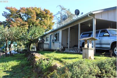 409 Latourette St, Oregon City, OR 97045 - Photo 1