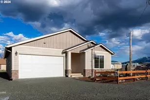 223 N Johnson St, Prairie City, OR 97869 - Photo 1