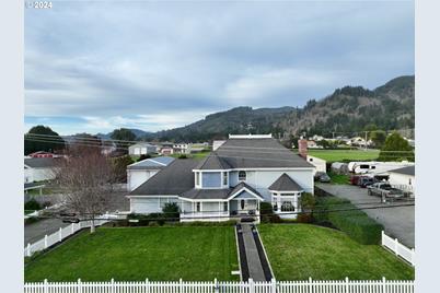 15694 Pedrioli Dr, Brookings, OR 97415 - Photo 1