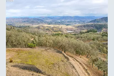 275 Platinum Dr, Roseburg, OR 97471 - Photo 1
