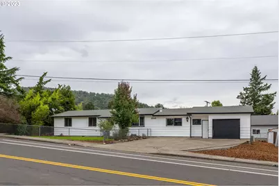 2249 NW Troost St, Roseburg, OR 97471 - Photo 1