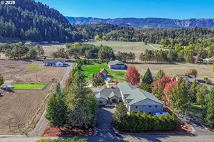 315 Evelyn St, Roseburg, OR 97471 - Photo 1