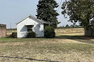 512 NW 8th Ave, Milton-Freewater, OR 97862 - Photo 1