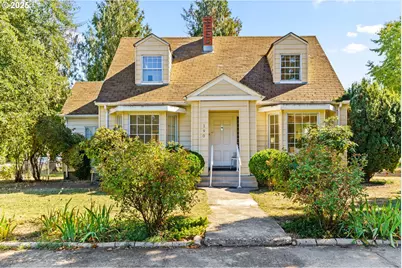 190 N 1st St, Harrisburg, OR 97446 - Photo 1