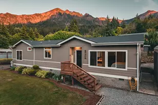 840 SE Mountain View Dr, Cascade Locks, OR 97014 - Photo 1