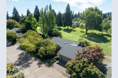 944 Shaughnessy Ln, Eugene, OR 97401 - Photo 1