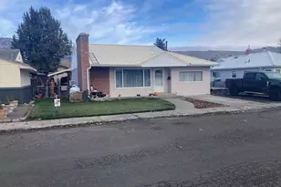 213 NW 4th Ave, John Day, OR 97845 - Photo 1