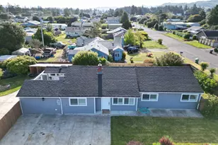 622 Ivy St, Florence, OR 97439 - Photo 1