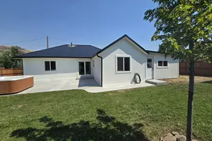 408 N Clairmont St, Wallowa, OR 97885 - Photo 1