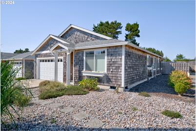 206 Pioneer Rd, Long Beach, WA 98631 - Photo 1