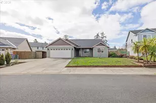 371 SW Kalmia Ave, Warrenton, OR 97146 - Photo 1