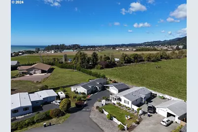 98522 Camellia Dr, Brookings, OR 97415 - Photo 1