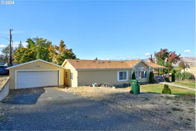 220 E 14th St, The Dalles, OR 97058 - Photo 1