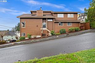 910 10th St, Astoria, OR 97103 - Photo 1