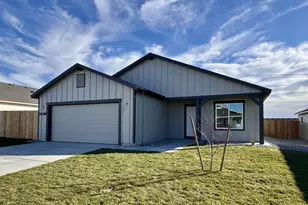 874 NE Laurel Spgs Dr, Hermiston, OR 97838 - Photo 1