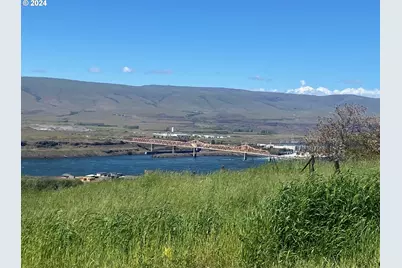 2749 E 9th Street St E, The Dalles, OR 97058 - Photo 1