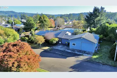 589 Ivy St, Florence, OR 97439 - Photo 1