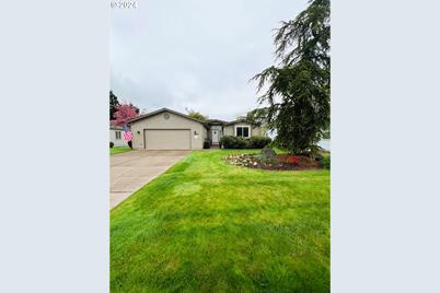 139 Village Dr, Cottage Grove, OR 97424 - Photo 1