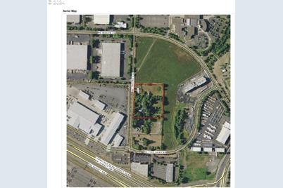 5450 NE Croeni Ave, Hillsboro, OR 97124 - MLS 24369312 - Coldwell 