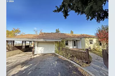 220 Hillcrest Dr, Baker City, OR 97814 - Photo 1