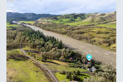 9286 S Bank Dr, Roseburg, OR 97470 - Photo 1