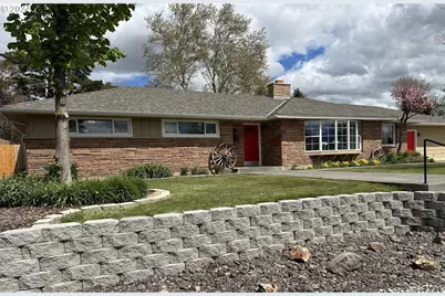 1215 NW Johns Ave, Pendleton, OR 97801 - Photo 1