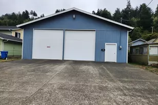 268 Winchester Ave, Reedsport, OR 97467 - Photo 1