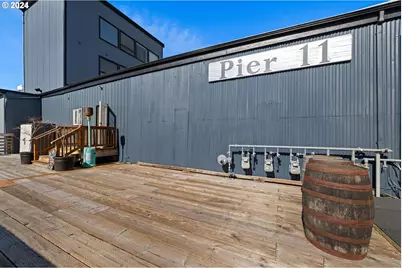 77 11th St, Astoria, OR 97103 - Photo 1