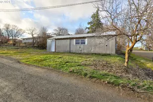 301 2nd St, Moro, OR 97039 - Photo 1