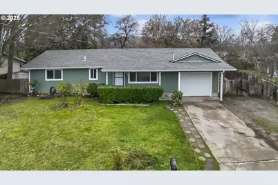 202 Corcoran Ln, Central Point, OR 97502 - Photo 1