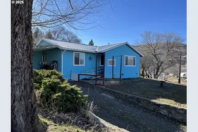 304 SE Hillcrest Dr, John Day, OR 97845 - Photo 1