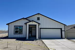 1748 NE 9th Ct, Hermiston, OR 97838 - Photo 1