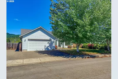 1739 Aspen Run Ave, Sutherlin, OR 97479 - Photo 1