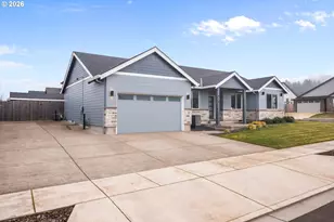 819 Riley Dr, Silverton, OR 97381 - Photo 1