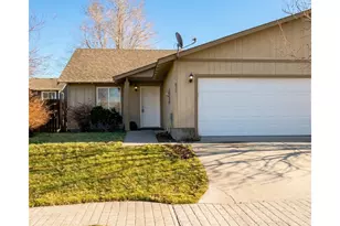 857 SE Maliah Ave, Madras, OR 97741 - Photo 1