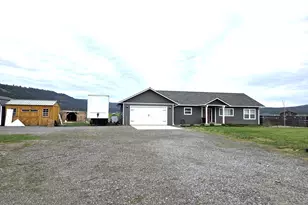 902 N 15th Ave, Elgin, OR 97827 - Photo 1