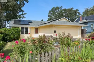 1042 Columbia Ave, Gladstone, OR 97027 - Photo 1