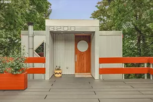 3200 SW Fairmount Blvd, Portland, OR 97239 - Photo 1