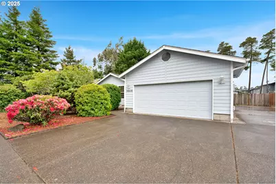 3909 Spruce St, Florence, OR 97439 - Photo 1