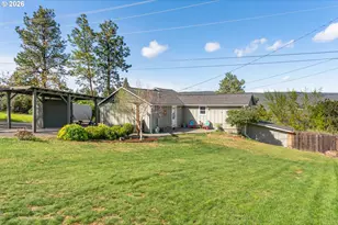 410 E 15th Pl, The Dalles, OR 97058 - Photo 1