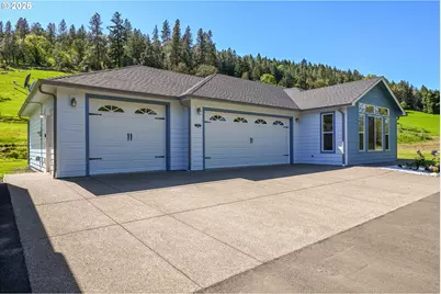 384 Ladybug Ln, Roseburg, OR 97470 - Photo 1