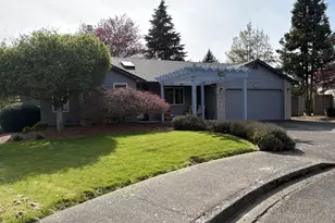 375 SW Huckleberry Ct, McMinnville, OR 97128 - Photo 1