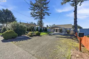 376 S Wall St, Coos Bay, OR 97420 - Photo 1